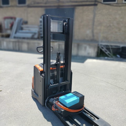 Електричний штабелер TOYOTA SWE120L,
